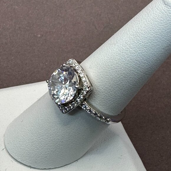 Sparkling Faceted Clear Crystal Square Halo Silver-Tone Ring Size 8. - Picture 7 of 16